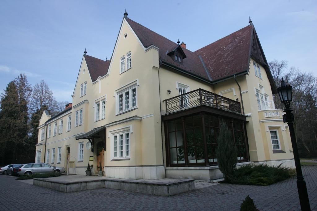 Festetich Kastelyszallo Es Zsuzsanna Hotel Szeleste Exterior photo