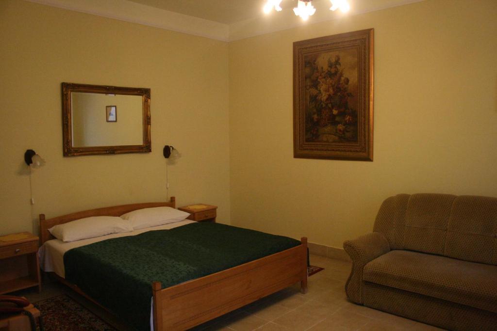 Festetich Kastelyszallo Es Zsuzsanna Hotel Szeleste Room photo