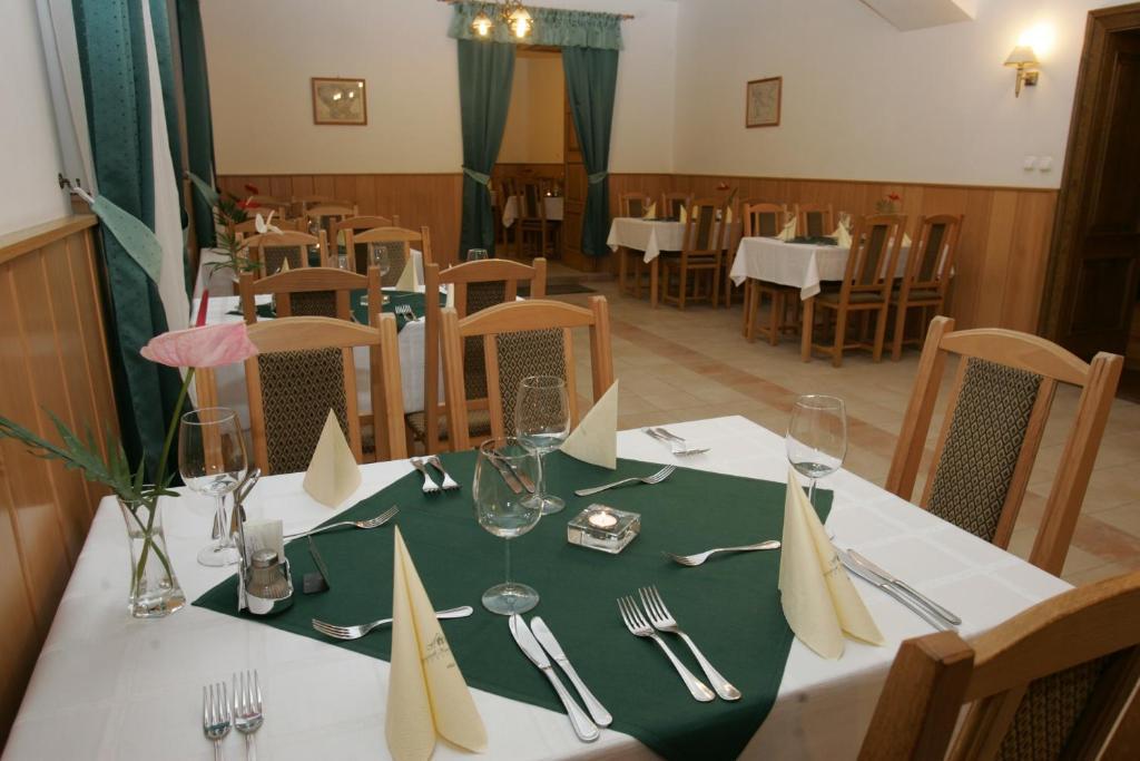 Festetich Kastelyszallo Es Zsuzsanna Hotel Szeleste Exterior photo